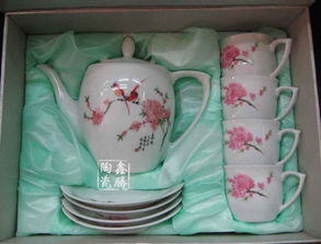 粉彩花卉茶具 集觀賞、饋贈與實用于一體的陶瓷藝術(shù)